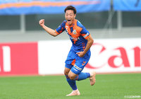 田上 大地(長崎)がこぼれ球に反応。左足で鋭いボレーシュートをたたき込み、長崎が勝ち越しに成功した【明治安田J1 第34節 長崎vs清水】