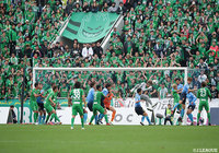 後半ATのCKに攻撃参加したGKの上福元 直人（東京Ｖ）がドンピシャのタイミングでヘディングシュートを放つ！【Ｊ１参入プレーオフ 2回戦 横浜FCvs東京Ｖ】