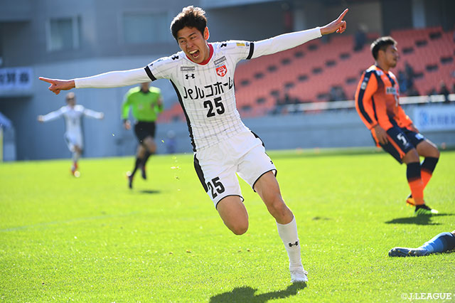 谷口 海斗の3試合連続となるゴールで、アウェイの盛岡が先制点をゲット【明治安田Ｊ３ 第34節 長野vs盛岡】