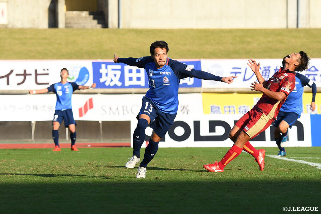 こぼれ球に反応した佐々木 一輝が狙いすましたシュートを沈め、富山が土壇場で勝ち越しゴールを決める！【明治安田Ｊ３ 第34節 富山vs琉球】