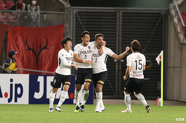 前半27分のCKにマウリシオ（#2）が頭で合わせ、浦和が先制！【天皇杯 準決勝 浦和vs鹿島】