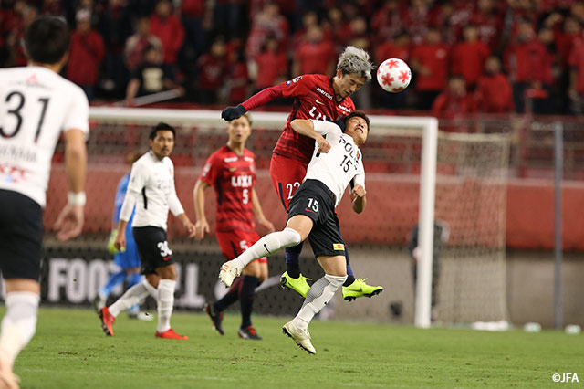 前半から球際で激しいデュエルが繰り広げられる【天皇杯 準決勝 浦和vs鹿島】