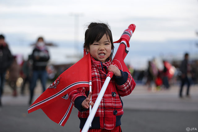 レッズカラーを身にまとい応援の準備は万端！【天皇杯 決勝 浦和vs仙台】