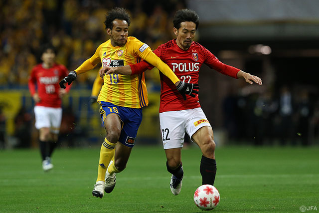 序盤に主導権を握ったのは仙台！前線からの素早いプレスでリズムを作っていく【天皇杯 決勝 浦和vs仙台】