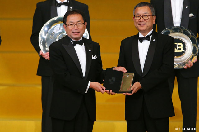 優勝監督賞（Ｊ２）を受賞した反町 康治監督（松本）【２０１８Ｊリーグアウォーズ】