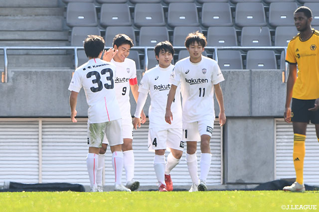 泉 柊椰の落としたボールを小田 裕太郎（#9）が豪快に叩き込み、神戸Ｕ－１８が追加点をあげる【JINYC GS 第1節 神戸Ｕ－１８vsウルヴァーハンプトンＦＣ】