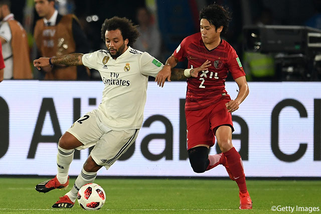 マルセロと激しい競り合いをみせる内田 篤人（鹿島）【FIFAクラブワールドカップ UAE 2018 準決勝 鹿島vsレアル・マドリー】