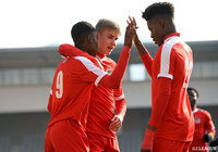 前線からの素早い守備でボールを奪ったライト・トゥ・ドリーム。最後はチュクェメカが決めて先制に成功【JINYC GS 第2節 浦項vsライト・トゥ・ドリーム】