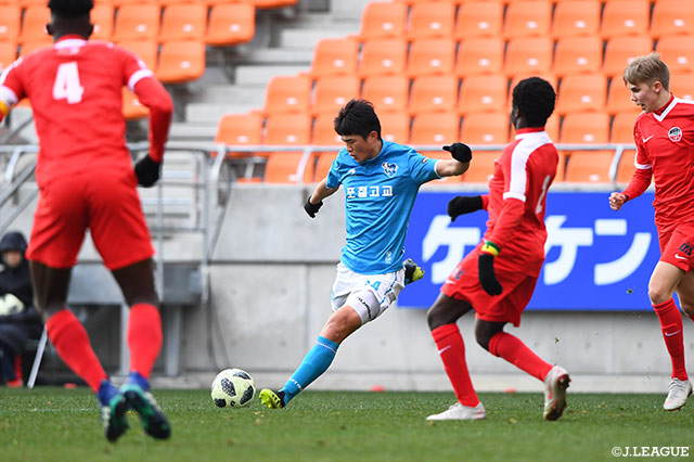 ソ ホソン（浦項）がシュートを放つも、ゴールを奪えない【JINYC GS 第2節 浦項vsライト・トゥ・ドリーム】