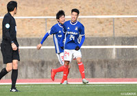 失点から1分後、松田 詠太郎が右サイドを突破しクロスを送ると中村 翼が合わせ、横浜FMユースがすぐさま同点に追いつく【JINYC GS 第2節 横浜FMユースvs新潟U-18】