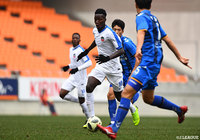 個人技やパスワークを駆使し、ライト・トゥ・ドリームが試合を優勢に運ぶも前半はスコアレスで折り返す【JINYC 優勝決定戦 蔚山現代ＦＣvsライト・トゥ・ドリーム】