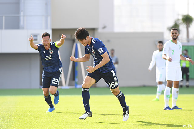 代表初ゴールを決めた冨安 健洋（#16）がガッツポーズ！相棒の吉田 麻也も祝福！【AFC アジアカップ UAE 2019 ラウンド16 日本vsサウジアラビア】