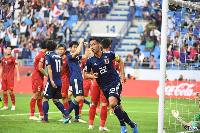 吉田 麻也のヘディングシュートは一度得点と認められたが、VARによる検証の結果、ハンドがあったとして得点は取り消しに【AFC アジアカップ UAE 2019 準々決勝 ベトナムvs日本】