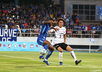 激しくプレスにいく吉野 恭平(広島)【アジアチャレンジinタイ チョンブリvs広島】