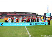 試合前には両チーム揃って集合写真を撮影【アジアチャレンジinタイ バンコクUvs札幌】