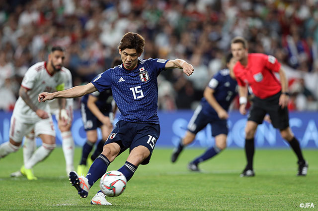 PKキッカーを務めるのは大迫 勇也。GKの動きを見極めて逆を突き、ゴール右下に沈め、貴重な追加点を獲得！【AFC アジアカップ UAE 2019 準決勝 イランvs日本】