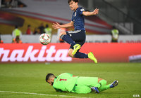 後半24分、南野 拓実はGKに詰められるもボールを浮かしてシュートを決めて1点差に詰め寄る!【AFC アジアカップ UAE 2019 決勝 日本vsカタール】