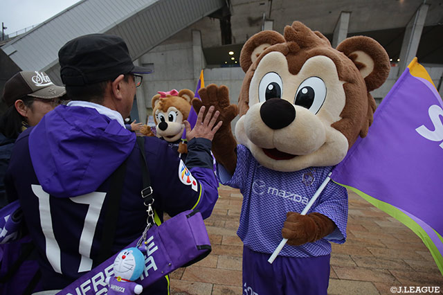 サンチェがサポーターの皆さんをお出迎え！【ACL プレーオフ 広島vsチェンライＵ】