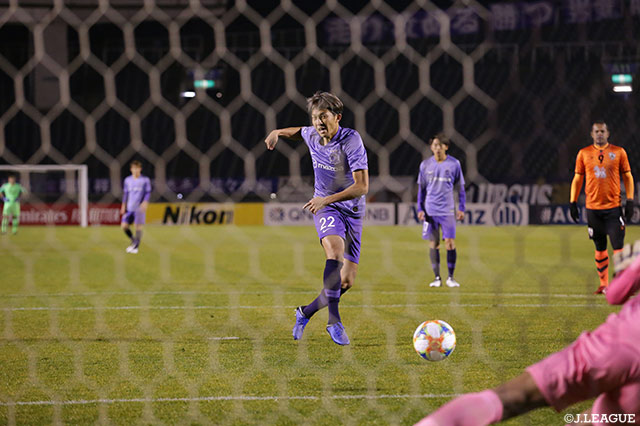 皆川 佑介（広島）のPKは相手GKに防がれてしまう【ACL プレーオフ 広島vsチェンライＵ】