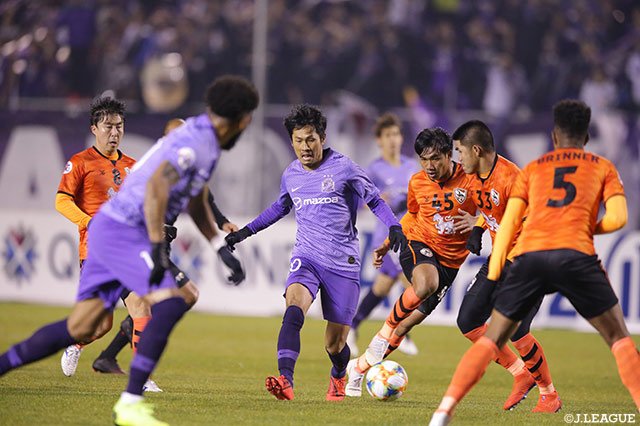 右足で相手GKを強襲する強烈なシュートを放つなど柴﨑 晃誠（広島）は攻撃面で印象に残るプレーを披露【ACL プレーオフ 広島vsチェンライＵ】