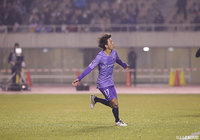 5人目のキッカーを務めた松本 泰志(広島)がゴール右に沈め、勝負あり!【ACL プレーオフ 広島vsチェンライU】