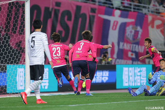 後半32分、右CKを最後はフリーの山下 達也（#25）が頭で押し込み、Ｃ大阪が待望の先制点を挙げる！【明治安田Ｊ１ 第1節 Ｃ大阪vs神戸】