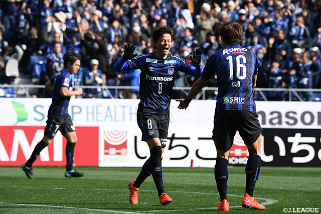 開始1分、小野瀬 康介（#8）が電光石火の先制点をゲット！このゴールでＧ大阪はＪ１ホーム通算800得点を達成【明治安田Ｊ１ 第1節 Ｇ大阪vs横浜FM】