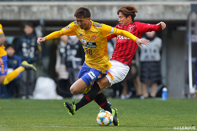 スタメンに名を連ねた新加入の長沢 駿（仙台）が幾度となくドリブルを仕掛けた【明治安田Ｊ１ 第1節 仙台vs浦和】