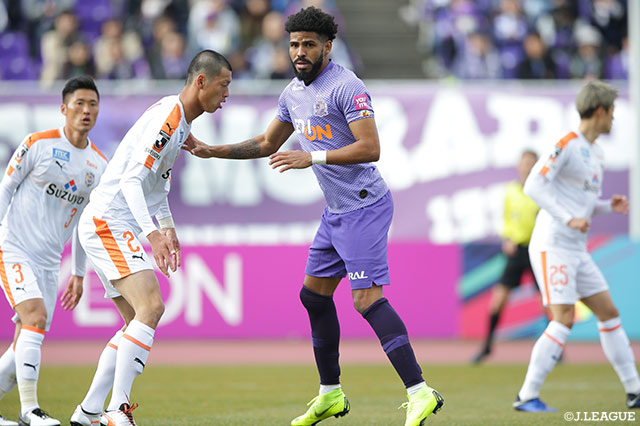 後半10分にパトリック（広島）が途中出場し、チームに勢いを付けた【明治安田Ｊ１ 第1節 広島vs清水】