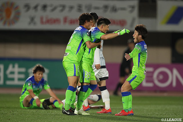 武富 孝介（湘南）は後半45分にもゴール！リードを2点に広げる【明治安田Ｊ１ 第1節 湘南vs札幌】