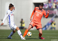 新加入のフアンマ デルガド（大宮）は持ち前の高さと強さを見せるも得点は奪えなかった【明治安田Ｊ２ 第1節 大宮vs甲府】