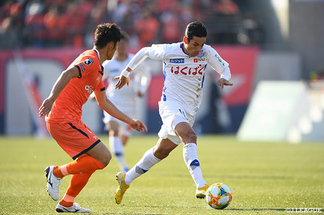 65分に決定機を迎えたドゥドゥ（甲府）だったが、相手GKの攻守に阻まれゴールならず【明治安田Ｊ２ 第1節 大宮vs甲府】