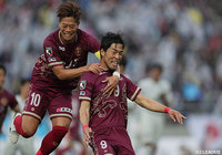 今季、町田から加入した鈴木 孝司（琉球/#9）が2ゴールの活躍で勝利に貢献【明治安田Ｊ２ 第1節 琉球vs福岡】