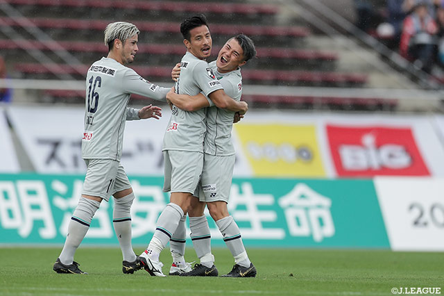 松田 力（福岡）が強烈なヘディングシュートを突き刺し、前半の内に同点に追いつく【明治安田Ｊ２ 第1節 琉球vs福岡】