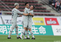 松田 力（福岡）が強烈なヘディングシュートを突き刺し、前半の内に同点に追いつく【明治安田Ｊ２ 第1節 琉球vs福岡】