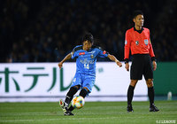 中村 憲剛が前半9分のFKを直接沈め、ホームの川崎Ｆが先制！【明治安田Ｊ１ 第2節 川崎Ｆvs鹿島】