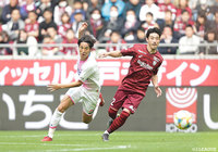 鹿島でともにプレーした西 大伍（神戸）と金崎 夢生（鳥栖）のマッチアップ【明治安田Ｊ１ 第2節 神戸vs鳥栖】