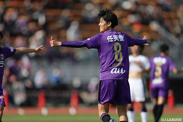 前半終了間際に重廣 卓也（#8）が反転して左足で強烈なシュートを突き刺し、京都が勝ち越しに成功【明治安田Ｊ２ 第2節 京都vs鹿児島】