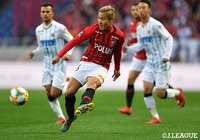 新戦力の山中 亮輔(浦和/#6)左サイドでアップダウンを繰り返し、クロスボールを味方に供給した【明治安田J1 第2節 浦和vs札幌】