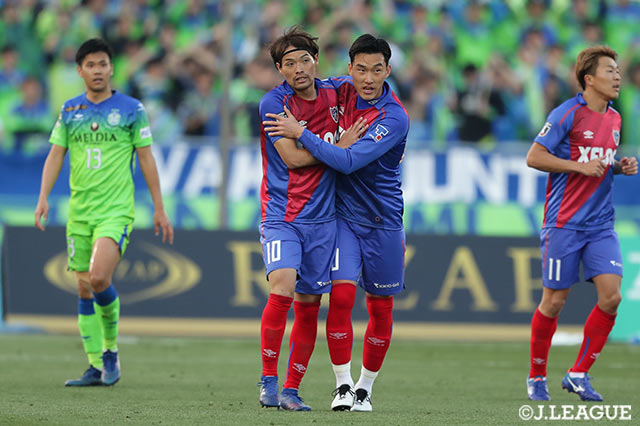 東 慶悟（#10）が滑り込みながら放ったシュートはネットに吸い込まれ、失点からすぐにFC東京が追いついた！【明治安田Ｊ１ 第2節 湘南vsFC東京】