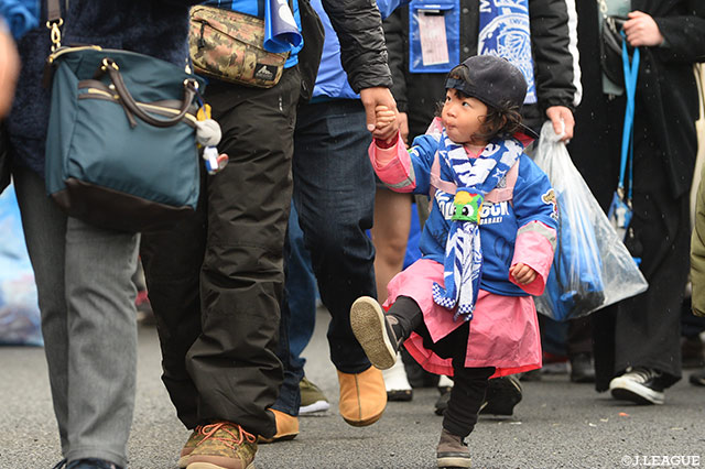 ホーム開幕戦にミニサポも元気に参戦！【明治安田Ｊ２ 第2節 水戸vs栃木】