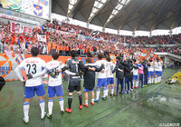 4ゴールを奪い、快勝した新潟。アウェイの地まで駆け付けたサポーターと勝利を祝った【明治安田Ｊ２ 第2節 千葉vs新潟】