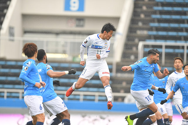 阪野 豊史（山形）は、後半18分のセットプレーの場面でも頭でゴールにたたき込み、追加点を獲得！【明治安田Ｊ２ 第2節 横浜FCvs山形】