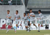 後半ATに1点を返し、リスタートを急ぐ金沢の選手たち【明治安田J2 第2節 岡山vs金沢】