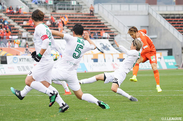 神谷 優太（愛媛）は得意のドリブルを武器に左サイドを制圧。果敢にシュートも放つなど存在感を発揮２ 第2節 愛媛vs東京Ｖ】