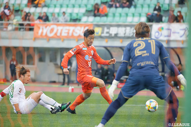 先制点を奪った藤本 佳希（愛媛）は後半44分までプレー【明治安田Ｊ２ 第2節 愛媛vs東京Ｖ】