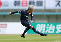 石津 大介（福岡）がミドルシュートを狙うも惜しくも枠を外れる【明治安田Ｊ２ 第3節 福岡vs京都】