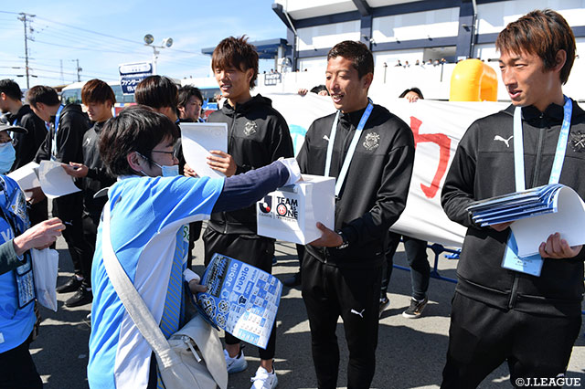 被災地復興支援募金「Ｊリーグ TEAM AS ONE一斉募金」を実施！大井 健太郎ら磐田の選手も募金活動に参加【明治安田Ｊ１ 第3節 磐田vs大分】