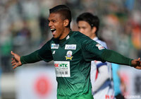 前線からの守備でボールを奪った岐阜。最後はライアン デ フリースが決め先制に成功!【明治安田J2 第3節 岐阜vs岡山】