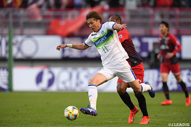 1トップに入った山﨑 凌吾（湘南）。体を張り続け、フル出場【明治安田Ｊ１ 第3節 鹿島vs湘南】